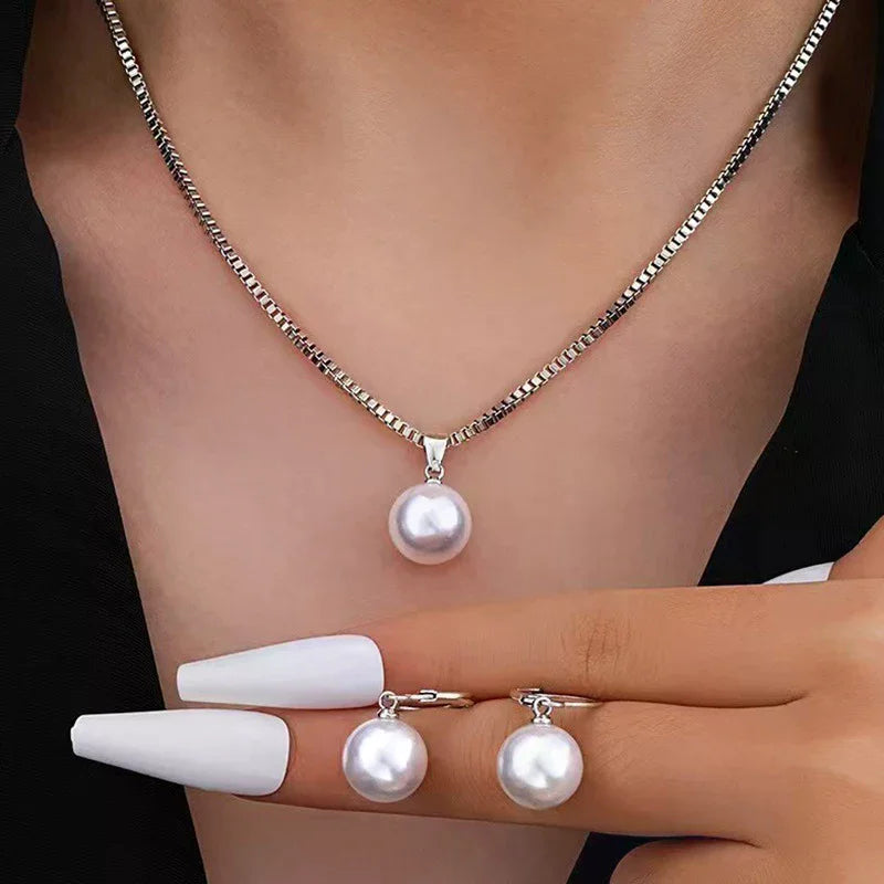 Elegant Round Pearl Jewelry Set – Necklace & Earrings