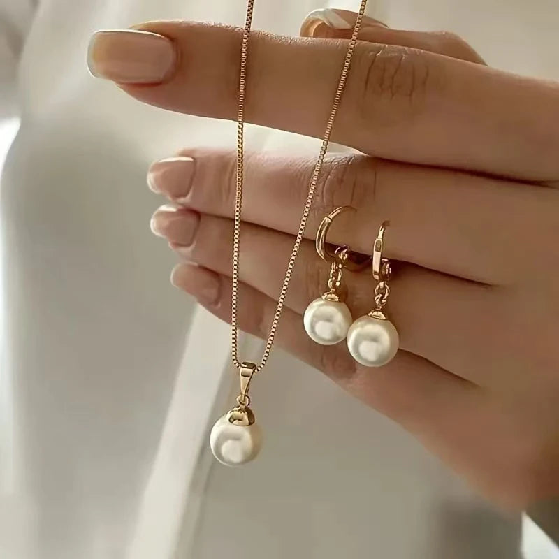 Elegant Round Pearl Jewelry Set – Necklace & Earrings