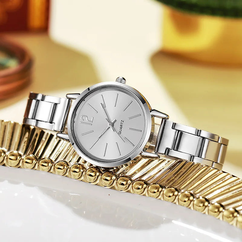 Aurajutt Simple Round Gold Watch