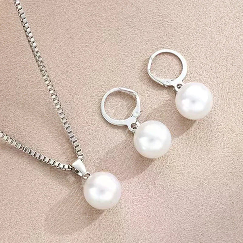 Elegant Round Pearl Jewelry Set – Necklace & Earrings