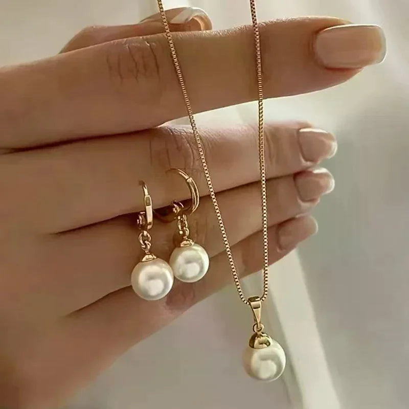Elegant Round Pearl Jewelry Set – Necklace & Earrings
