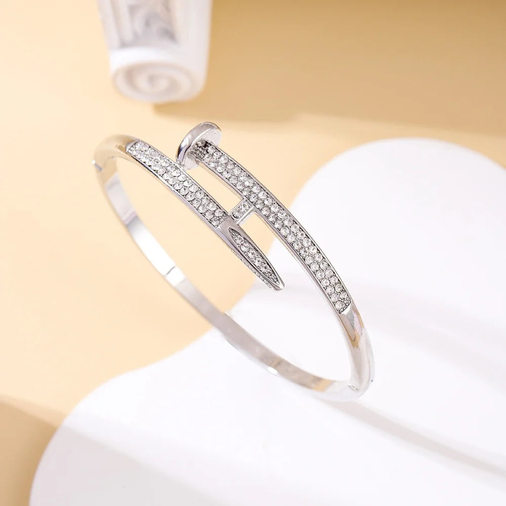Luxury Fashion Bracelet for Women Plate Jewelry Accessory Stylish Women's Arm Candy