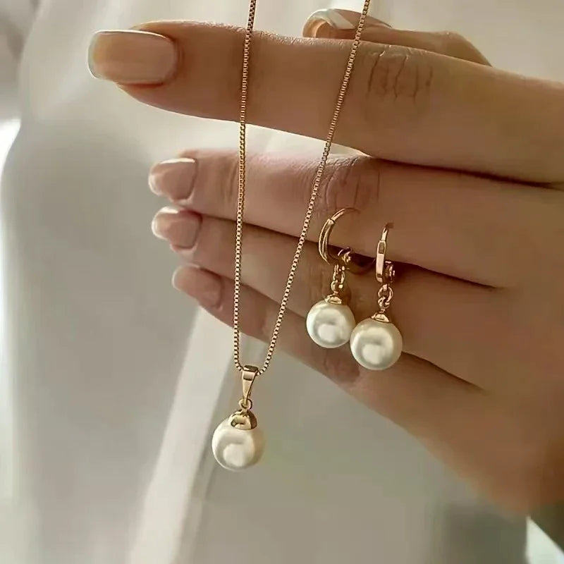 Elegant Round Pearl Jewelry Set – Necklace & Earrings