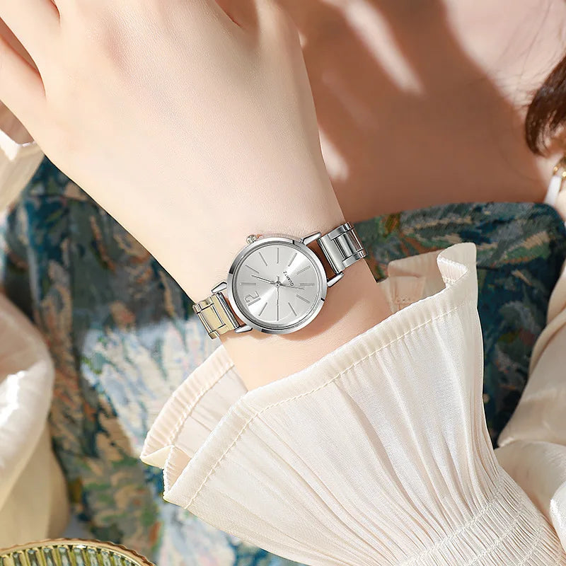 Aurajutt Simple Round Gold Watch