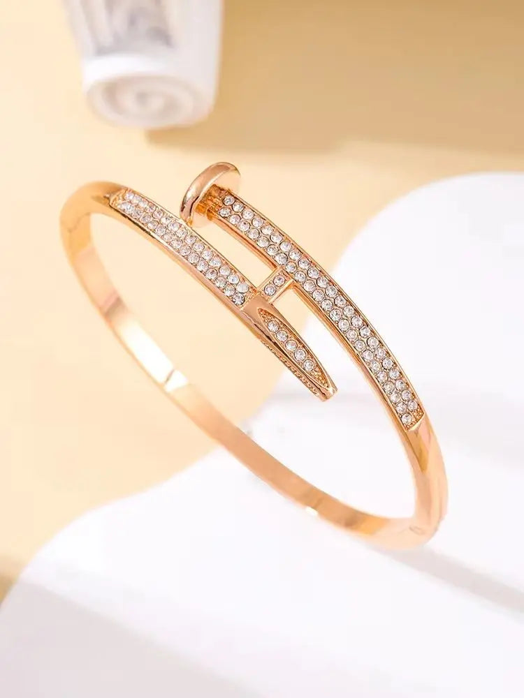Luxury Fashion Bracelet for Women Plate Jewelry Accessory Stylish Women's Arm Candy