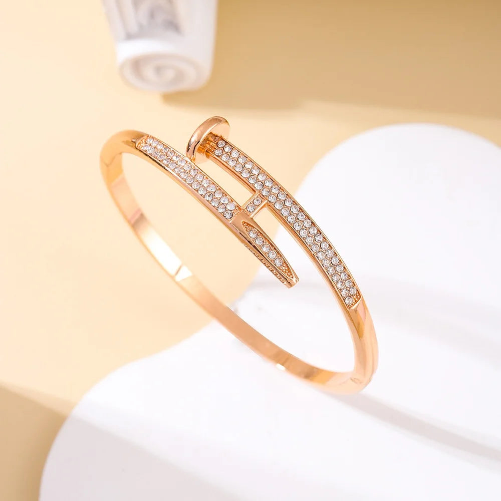 Luxury Fashion Bracelet for Women Plate Jewelry Accessory Stylish Women's Arm Candy