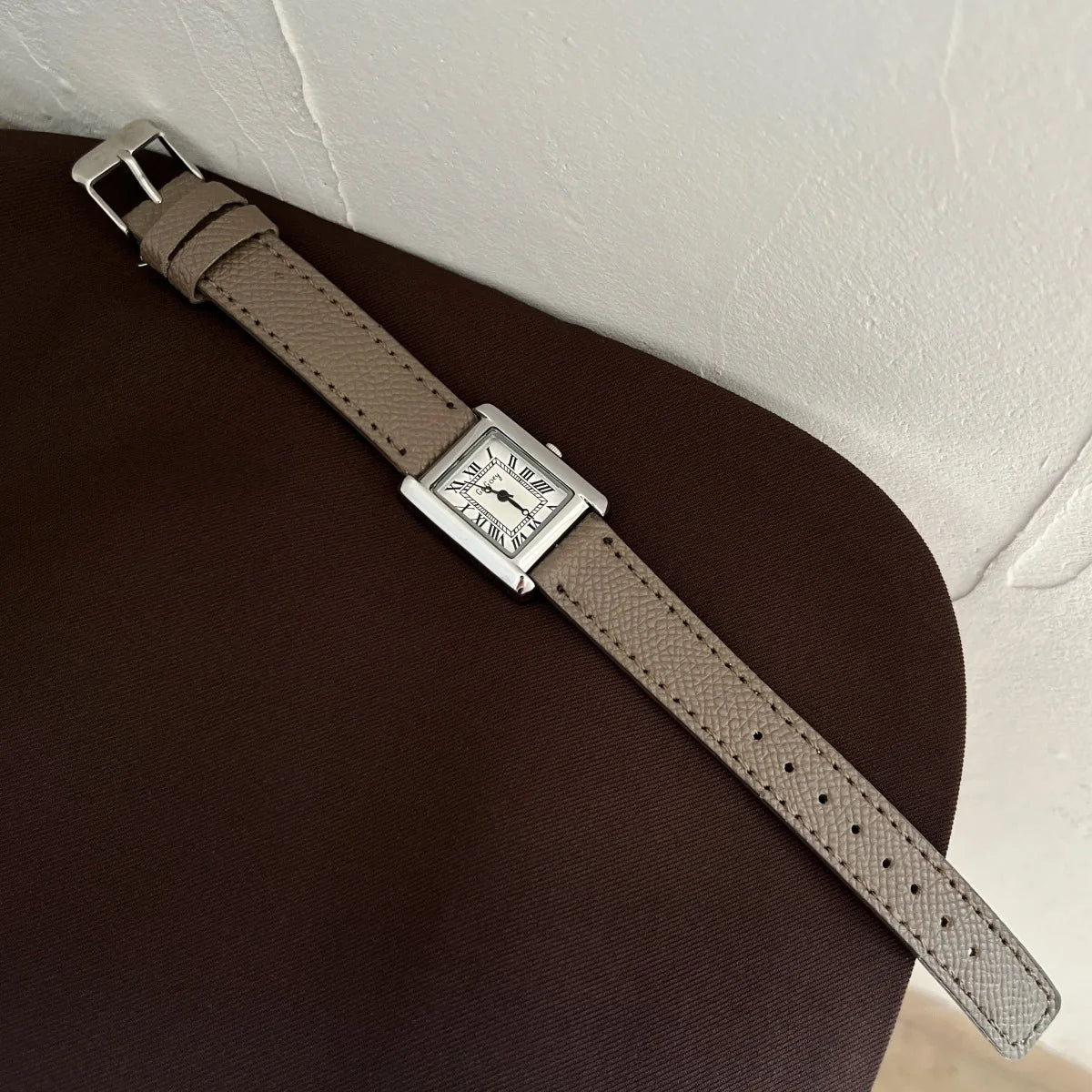 Aurajutt Petite Square Retro Watch
