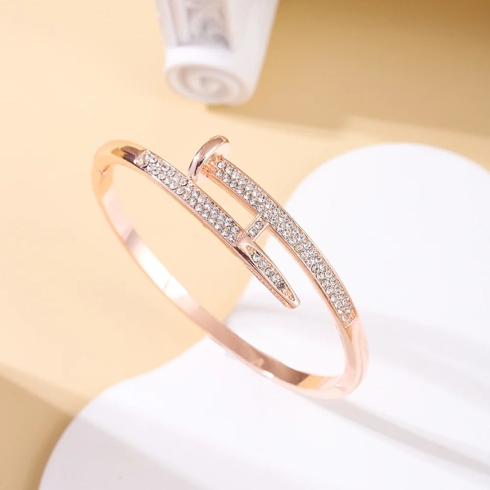 Luxury Fashion Bracelet for Women Plate Jewelry Accessory Stylish Women's Arm Candy
